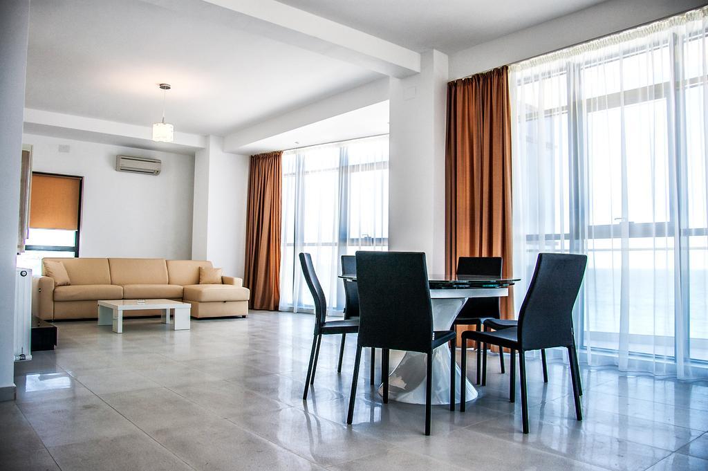 Riviera Residence Apartments Mamaia Bagian luar foto